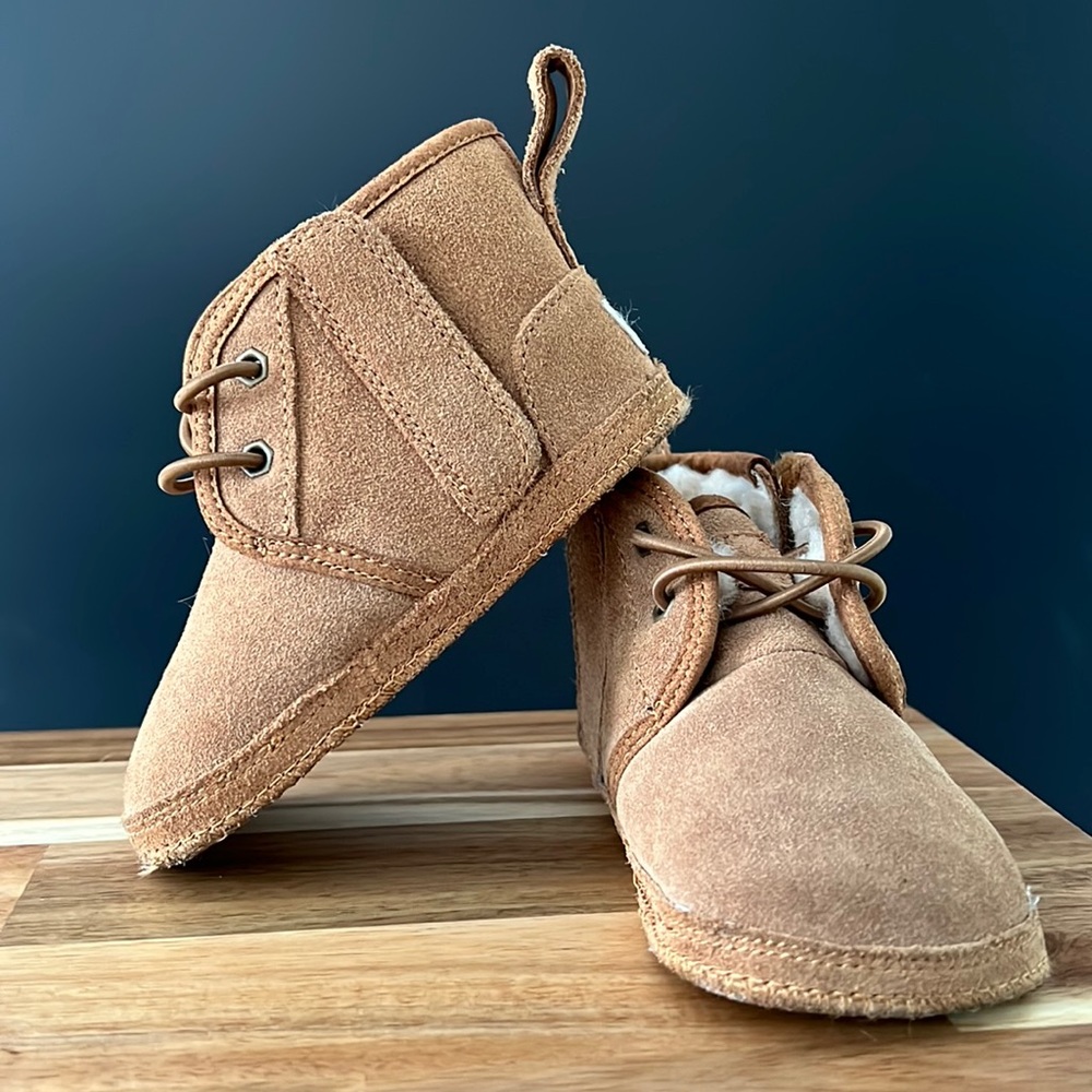 UGG toddler boots Size 4/5 tan snow winter